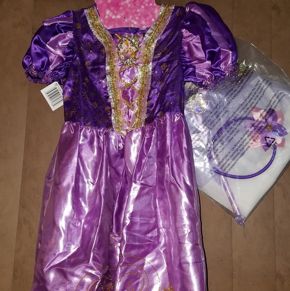 Disney Princess costume. Rapunzel. Size 3/4